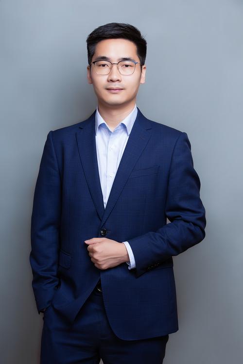 林必立 视觉与舞美负责人